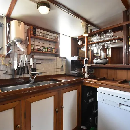 Spacious Yatch Near Forest In *